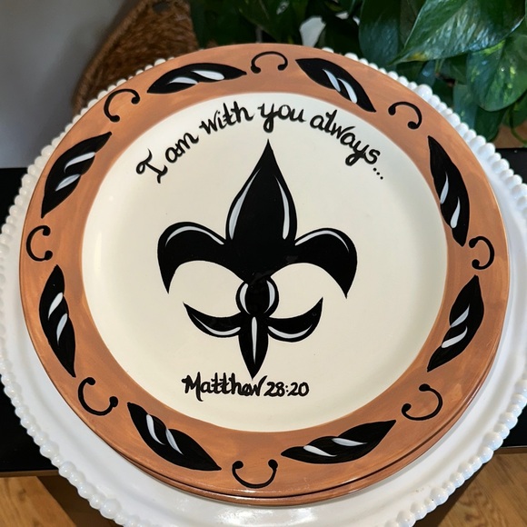 Inspirational Fleur-de-lis Ceramic Plates set of 4 with Black and Tan Design - Picture 1 of 13